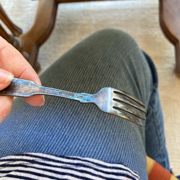 Antique Lunt silver plate baby fork. Beautiful old patina - Picture 2 of 7